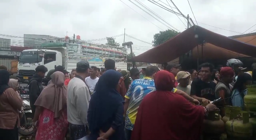 Jeritan Tukang Nasgor Sulit Dapat Gas LPG 3 Kg di Tangerang: Gak Bisa Jualan! 