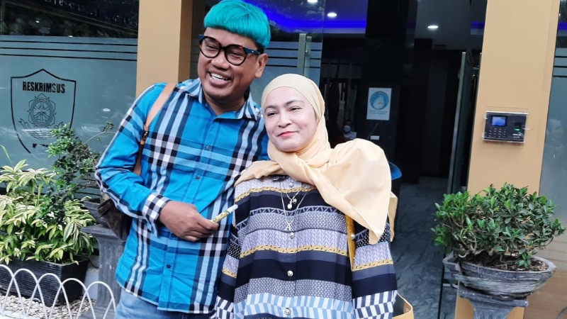 Babak Baru Kasus Penipuan Medina Zein, Uya Kuya Bawa Setumpuk Berkas ke Polda Metro Jaya