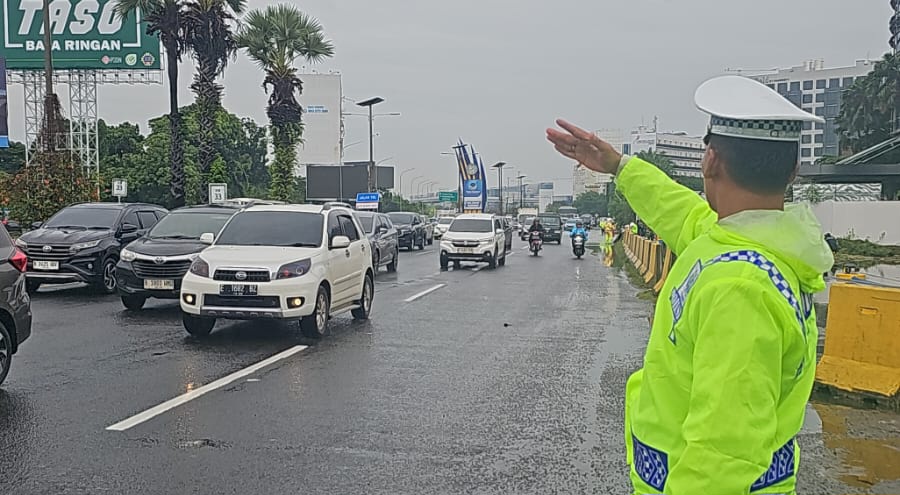 Banjir di Tol Sedyatmo KM 33 Arah Bandara Soekarno-Hatta Berangsur Surut