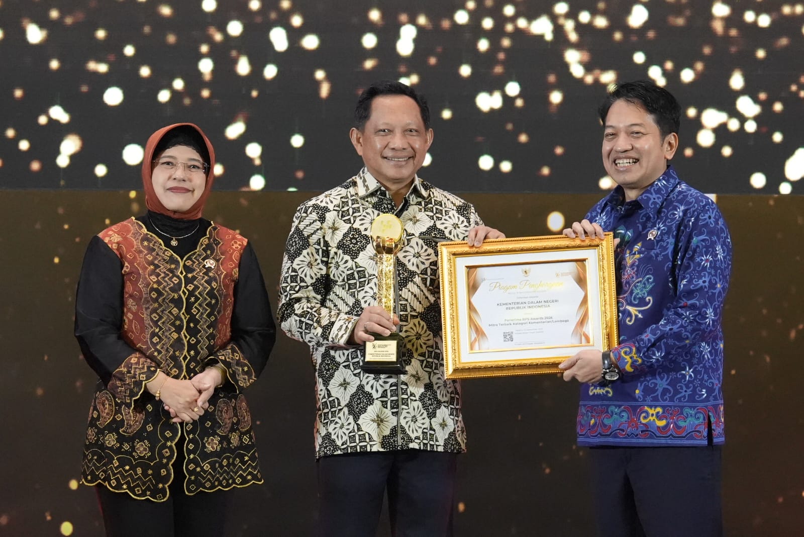 Kemendagri Raih Penghargaan Anugerah Hari Statistik Nasional 2026, Tito: BPS Silent Warrior