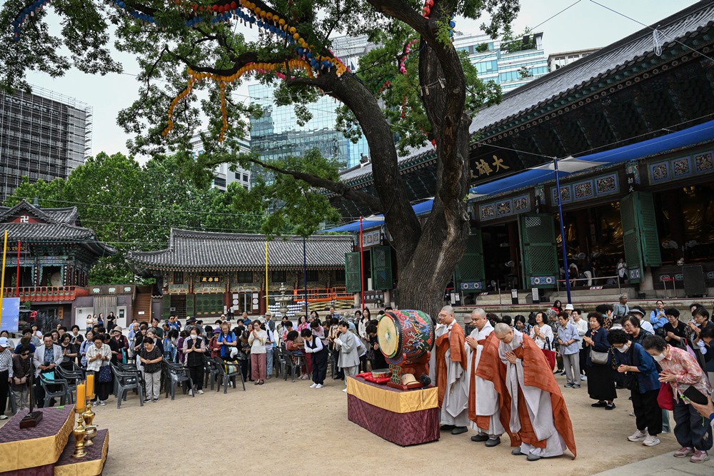 Buddha, DJ, dan Generasi Z Korea Selatan yang Mencari Jalan Pulang