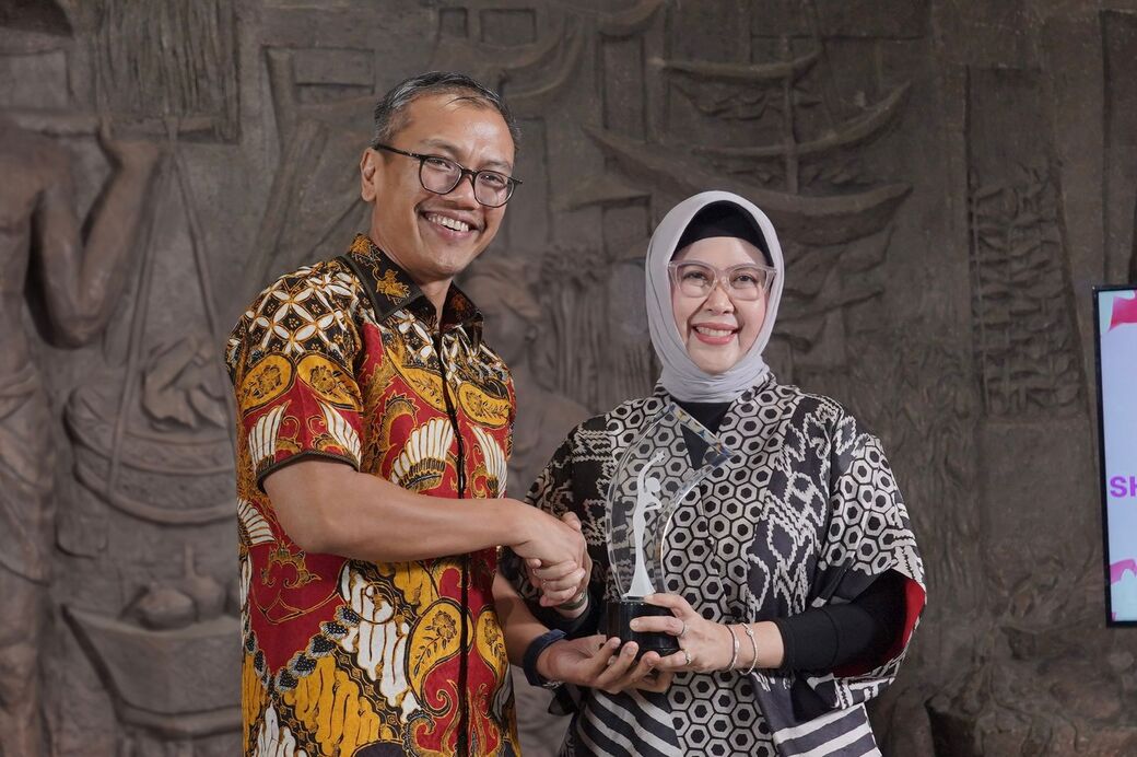 Direktur HC Pegadaian Raih Penghargaan Top Women 2026
