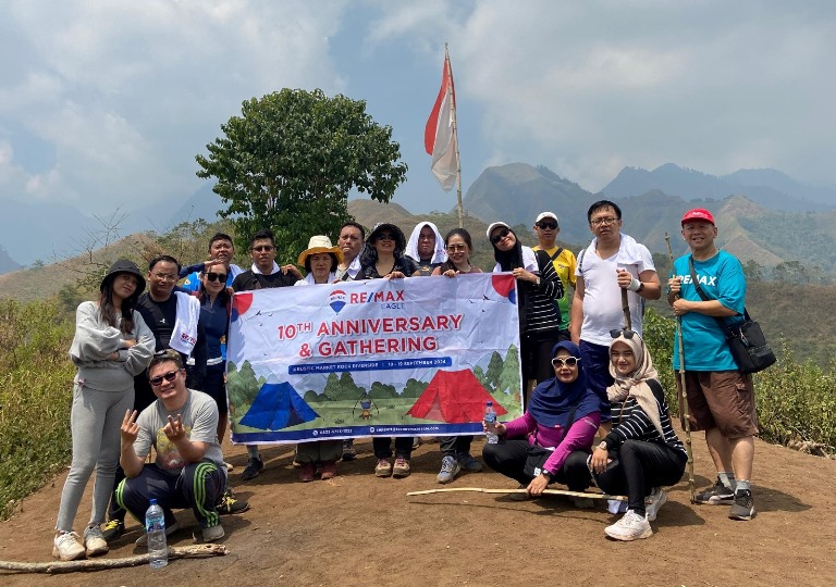 Gathering Re/Max Eagle Surabaya: Kolaborasi dan Penghargaan untuk Keberhasilan