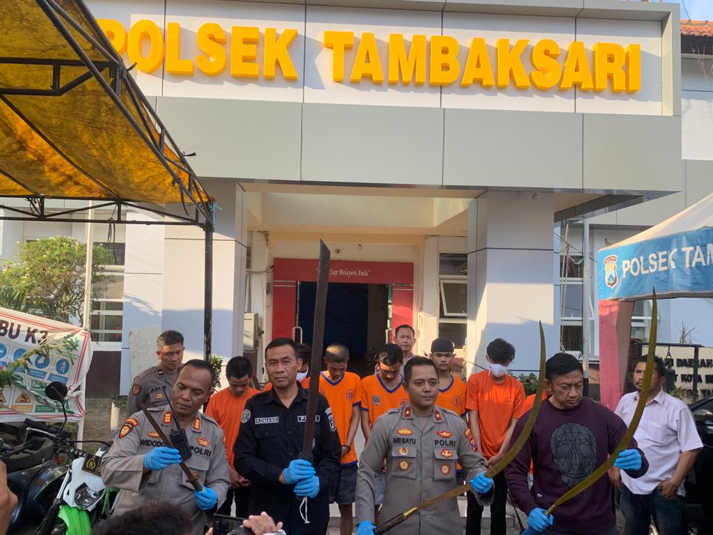 Anggota Gangster Guguk dan Zururan Surabaya Beli Sajam di Toko Online