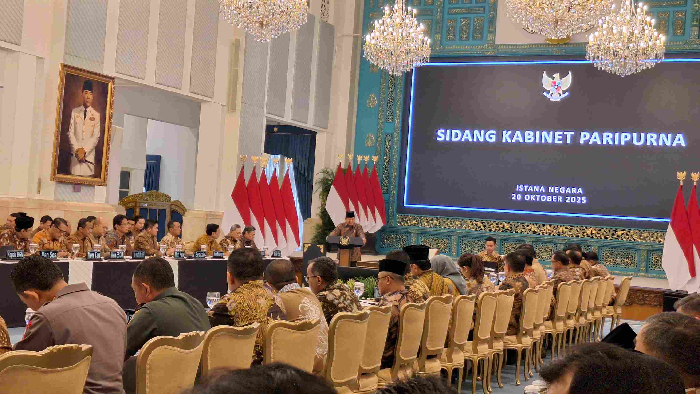 Sering Rapat di Hari Libur, Prabowo Sampaikan Permintaan Maaf ke Keluarga Para Menteri