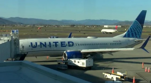 Pesawat Boeing 737-800 United Airlines Mengalami Masalah dalam Penerbangan, FAA Selidiki Panel Hilang