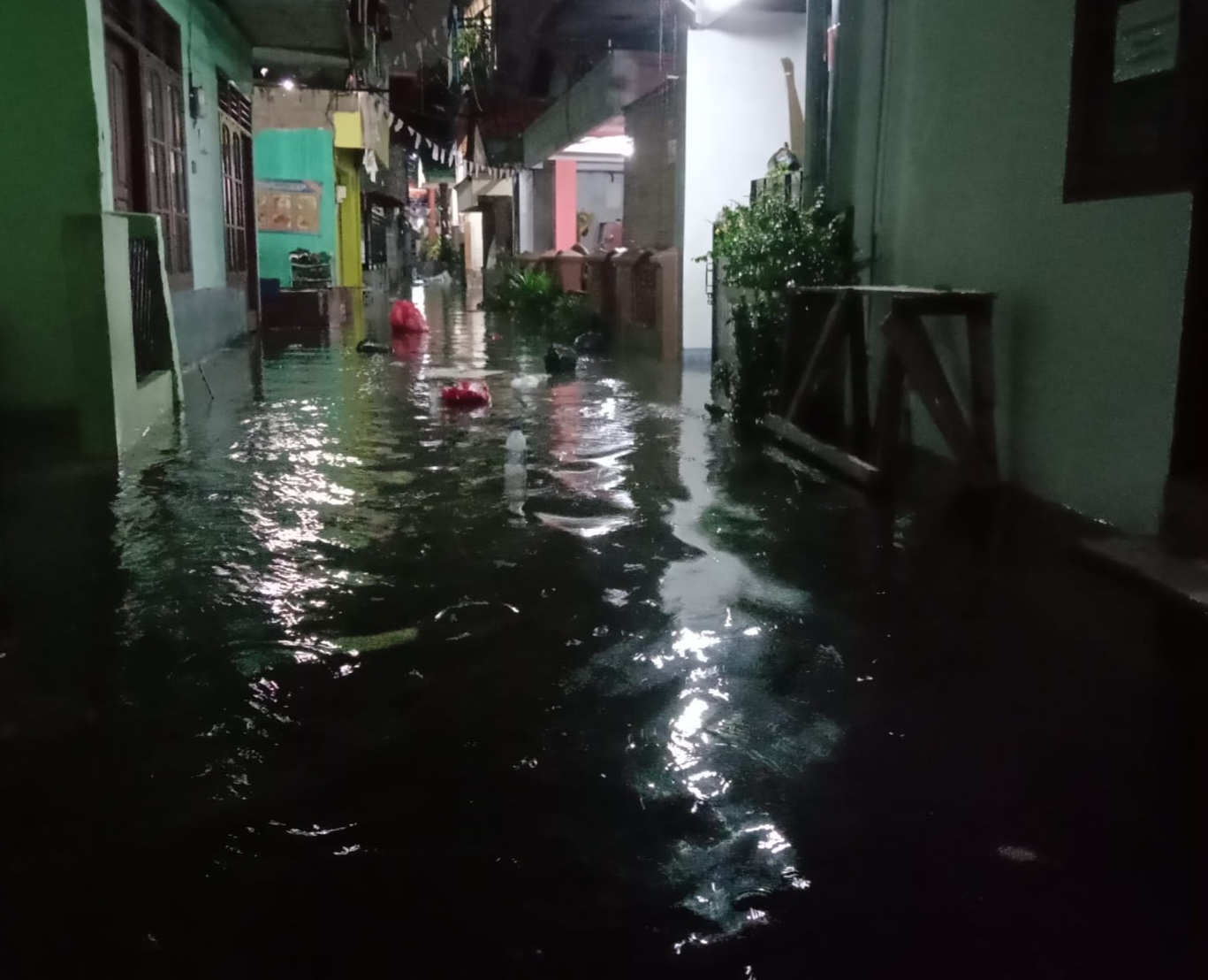 Banjir Terbesar Sejak 2022, Tegal Parang Utara 1 Banjir Setinggi 90 Cm, Warga Minta Solusi Pemprov DKI Jakarta!