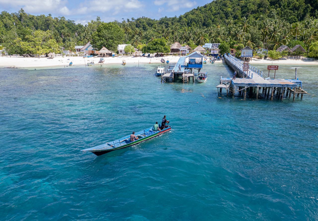  PLN Bantu Perahu Listrik, Nelayan Raja Ampat di Papua Ini Tak Lagi Pusing Biaya BBM