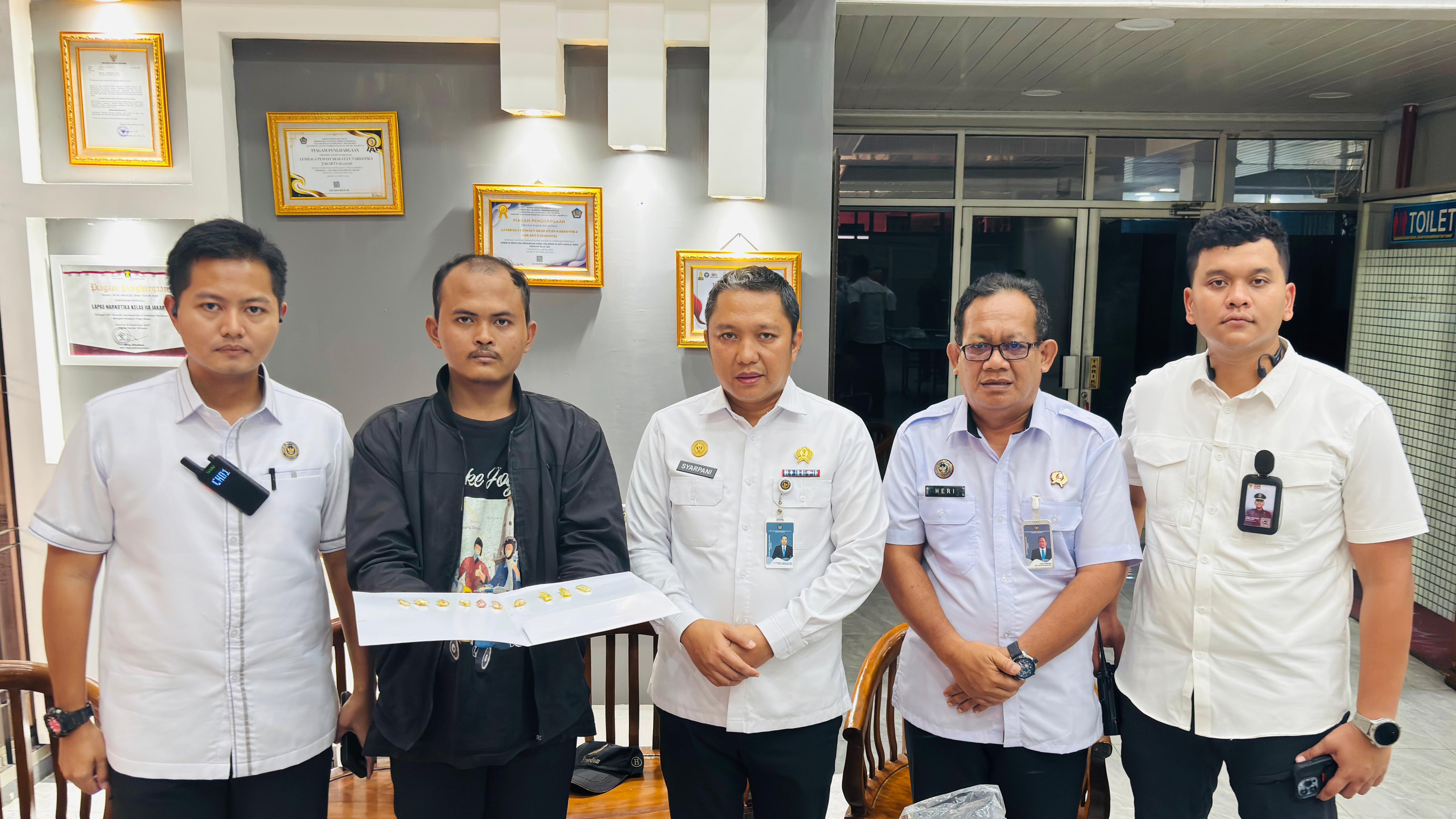 Nekat! Upaya Penyelundupan 10 Paket Sabu Digagalkan Petugas Lapas Narkotika Jakarta dalam Ayam Kecap