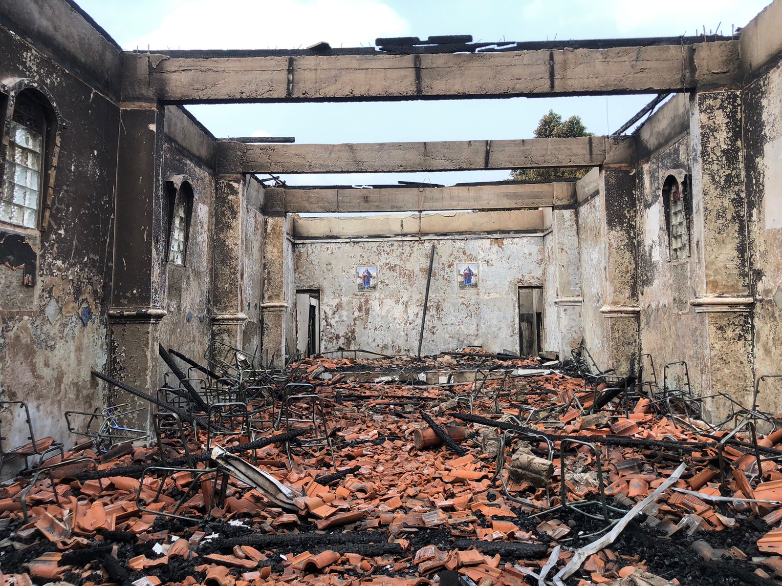 Gereja Agape Ministry Ludes Terbakar, Jemaat Tetap Ibadah di Halaman