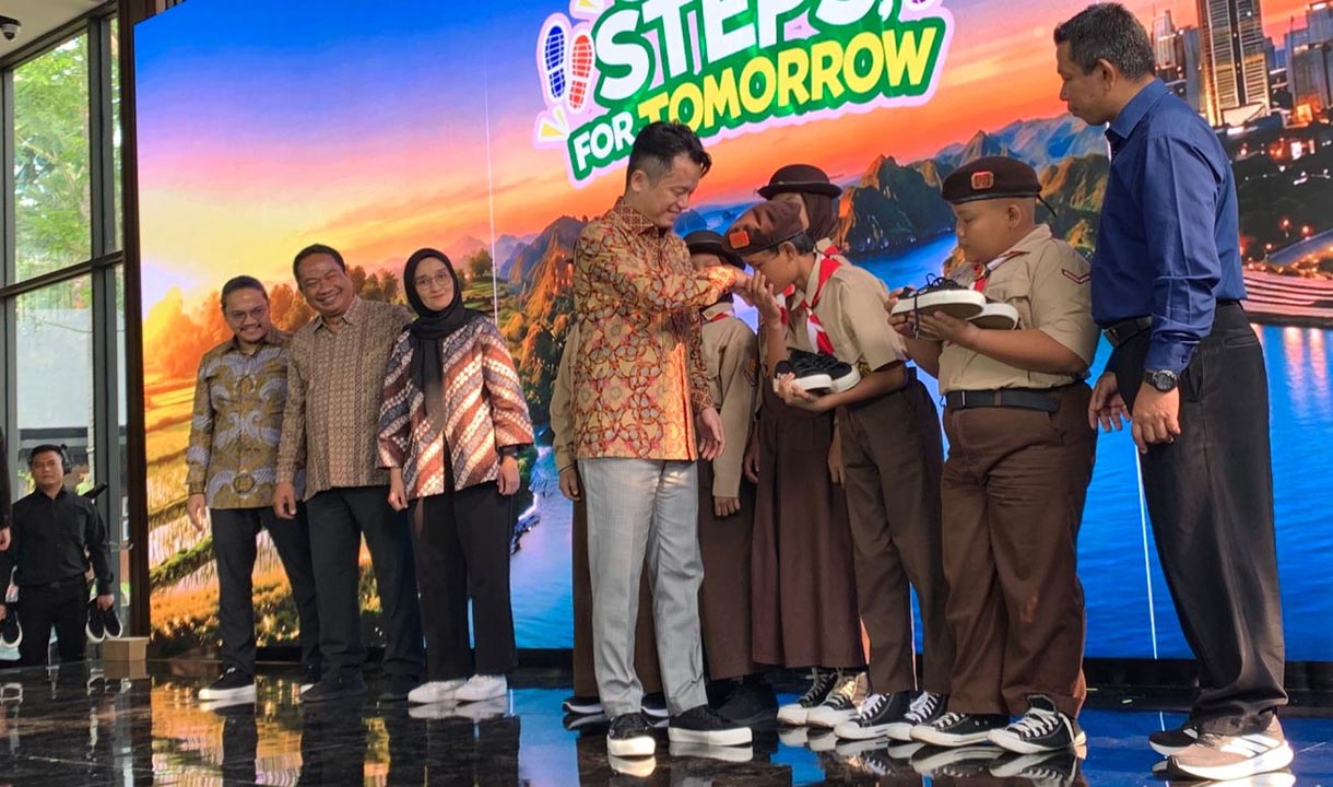 BYD Bagikan 1.200 Pasang Sepatu Sekolah Melalui Program Small Steps for Tomorrow