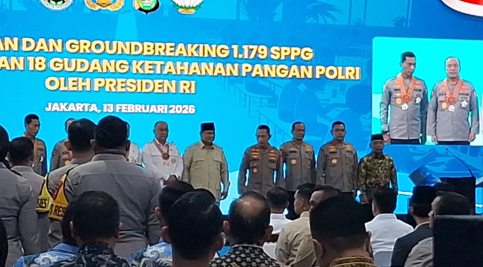 Prabowo Anugerahkan Tanda Kehormatan kepada Kepala BGN, Irwasum, dan Kapolda Metro Jaya