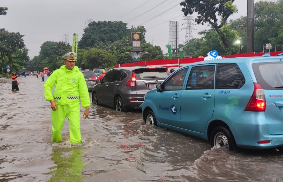Jalan Daan Mogot Sempat Lumpuh Imbas Banjir, Kini Berangsur Normal