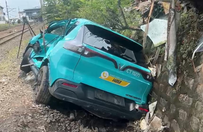 Fakta Baru Kecelakaan Kereta di Bekasi, Taksi Green SM Ternyata Terlambat Servis 