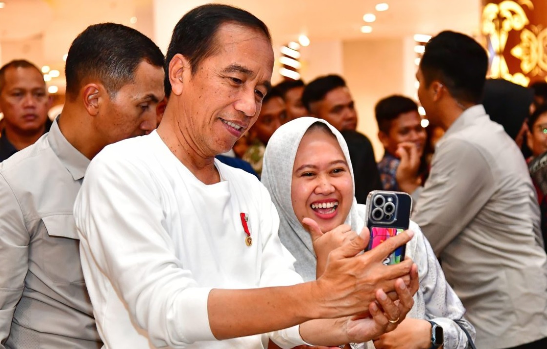 Jelang 139 Hari Akhir Pemerintahannya, Jokowi Menyapa Warga Balikpapan