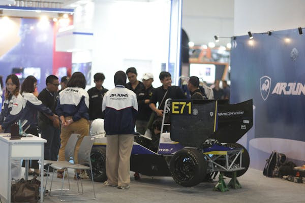 Peringati Hardiknas, PEVS 2025 Jadi Ajang Edukasi Kendaraan Listrik