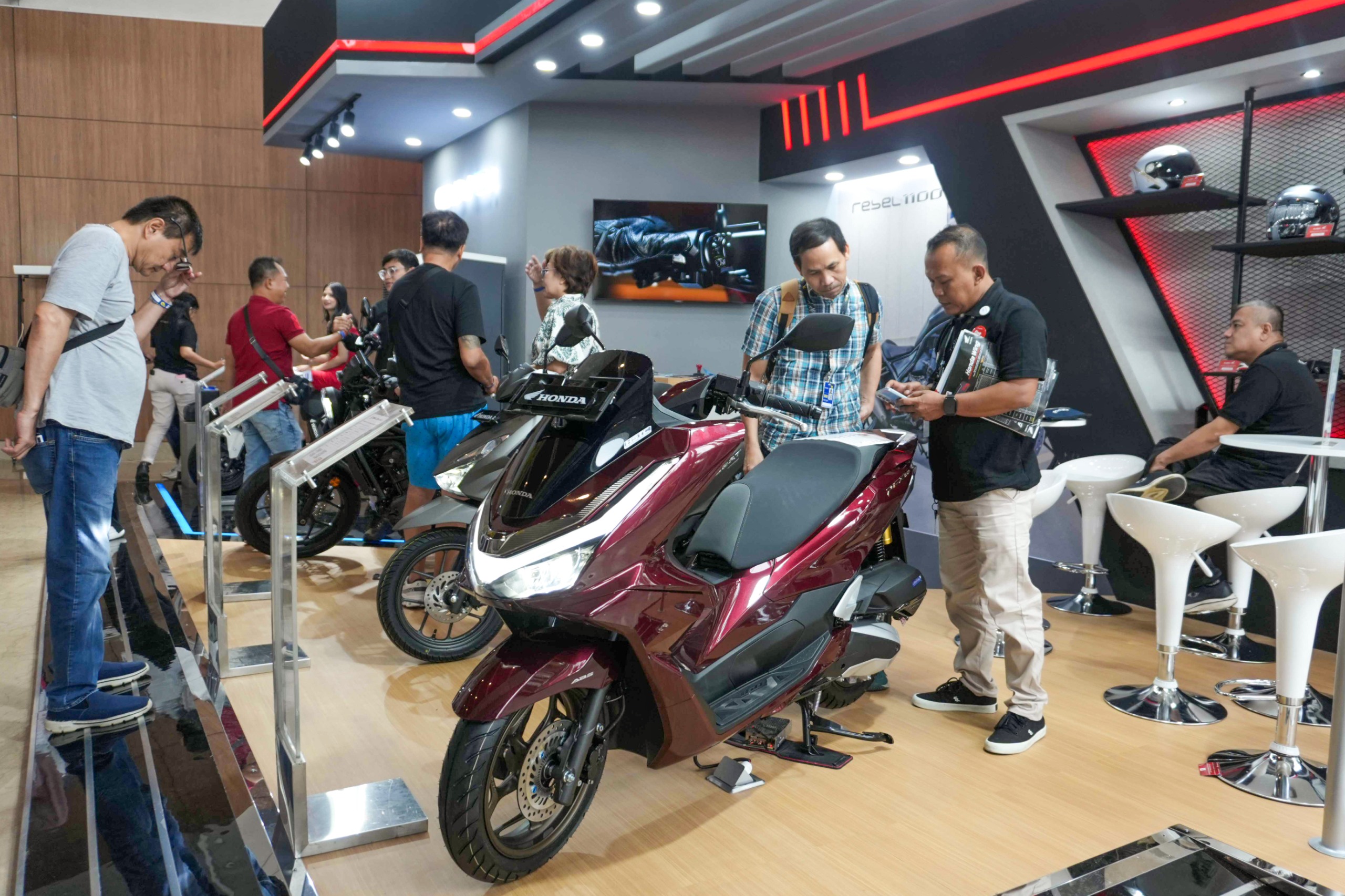 PCX160 Roadsync Jadi Bintang GIIAS 2025, Honda Stylo 160 dan Vario Tak Kalah Pikat Perhatian
