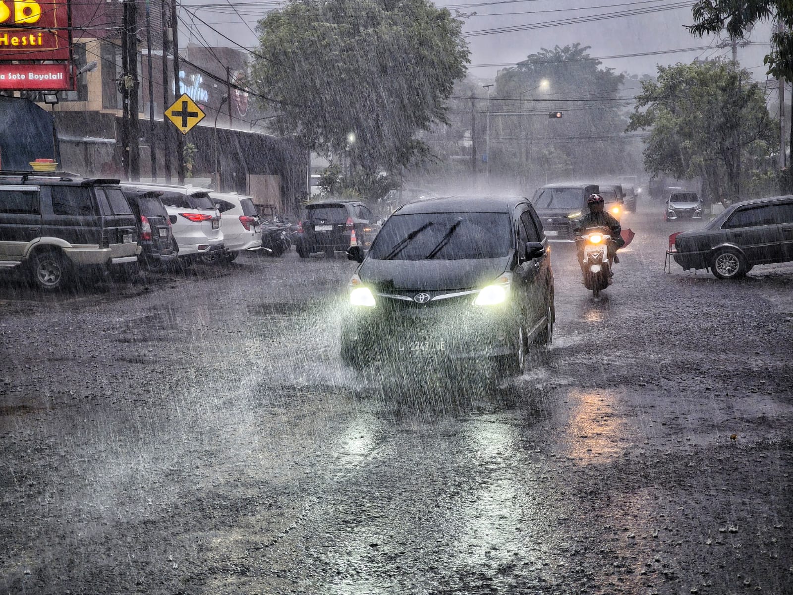 Raperda Pengendalian Banjir di Surabaya, Tiap Bangunan Wajib Punya Kolam Tampung 