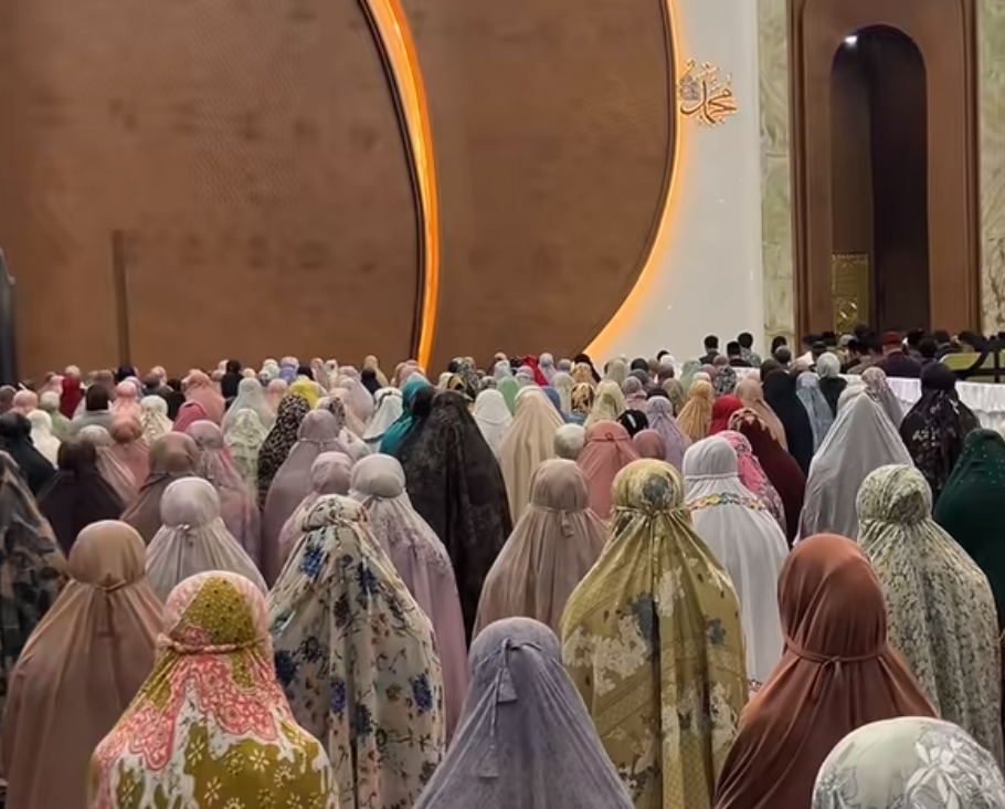 Jamaah Padati Masjid Negara IKN, Tarawih Perdana Berlangsung Khusyuk