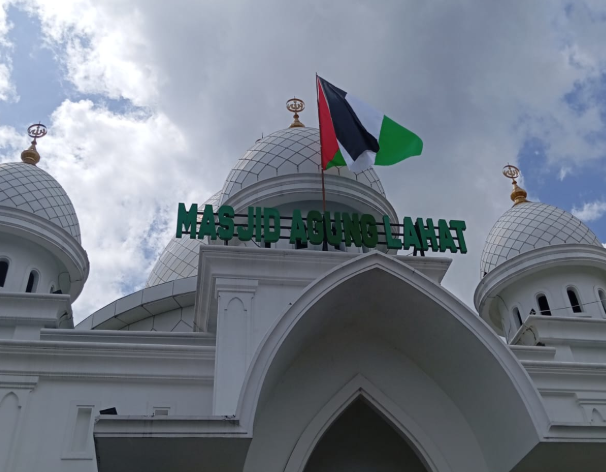 Masjid Agung Lahat Sambut Hari Santri Nasional 2025 dengan Aksi Solidaritas