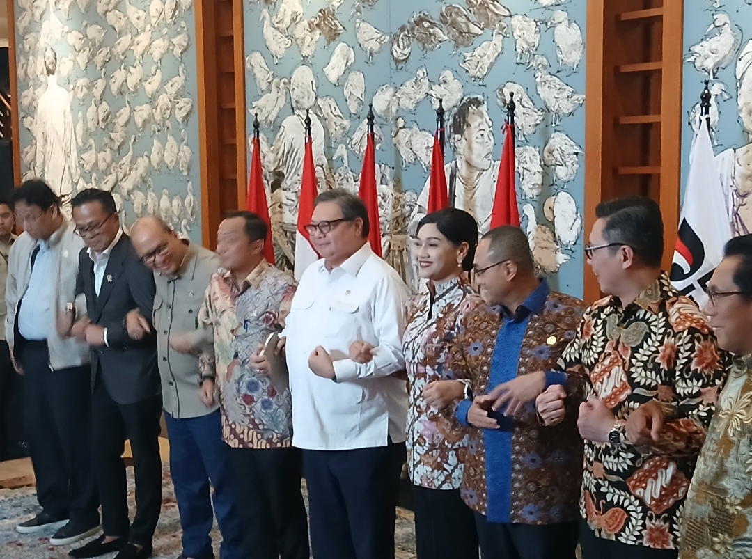 OJK Fokus Berantas Saham Gorengan, Influencer Finansial Masuk Radar