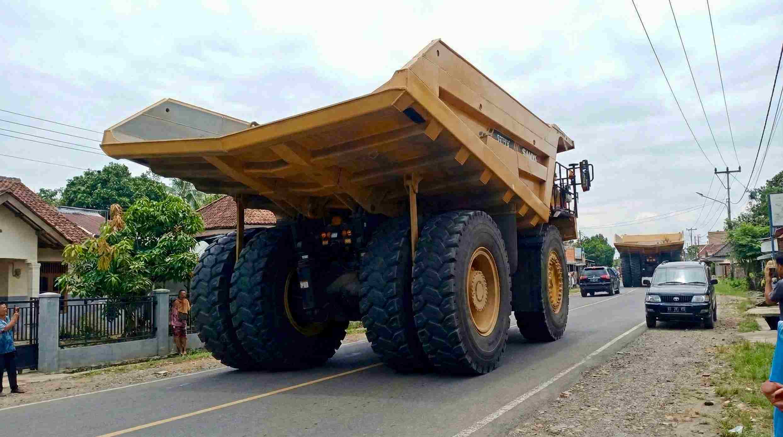 Truk Tambang Bebas Melintas di Jalan Umum, CERI Desak Kapolda Sumsel Bertindak!