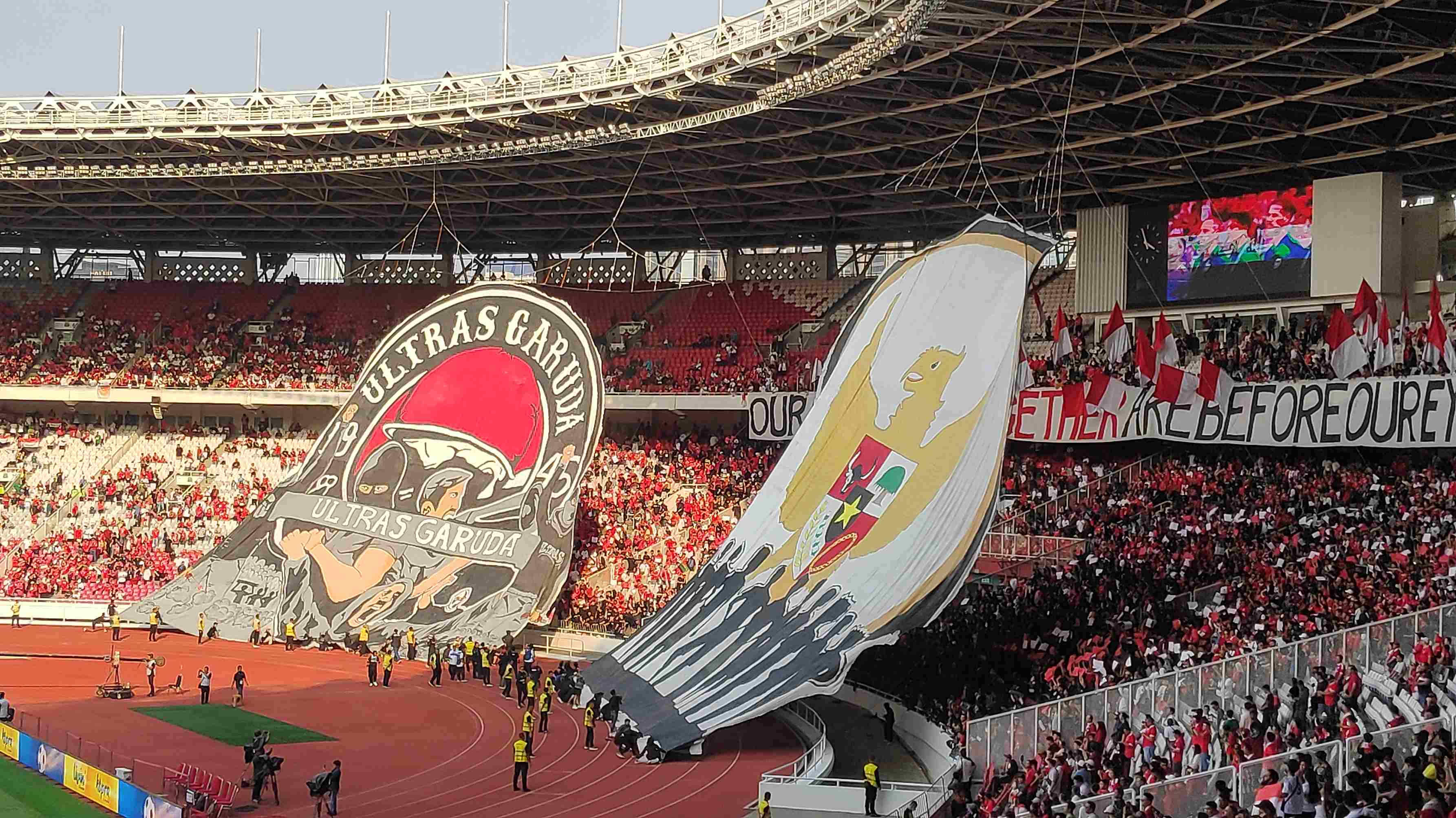 Dukungan Penuh Supporter untuk Timnas Indonesia, La Grande Indonesia dan Ultras Bentangkan Koreo