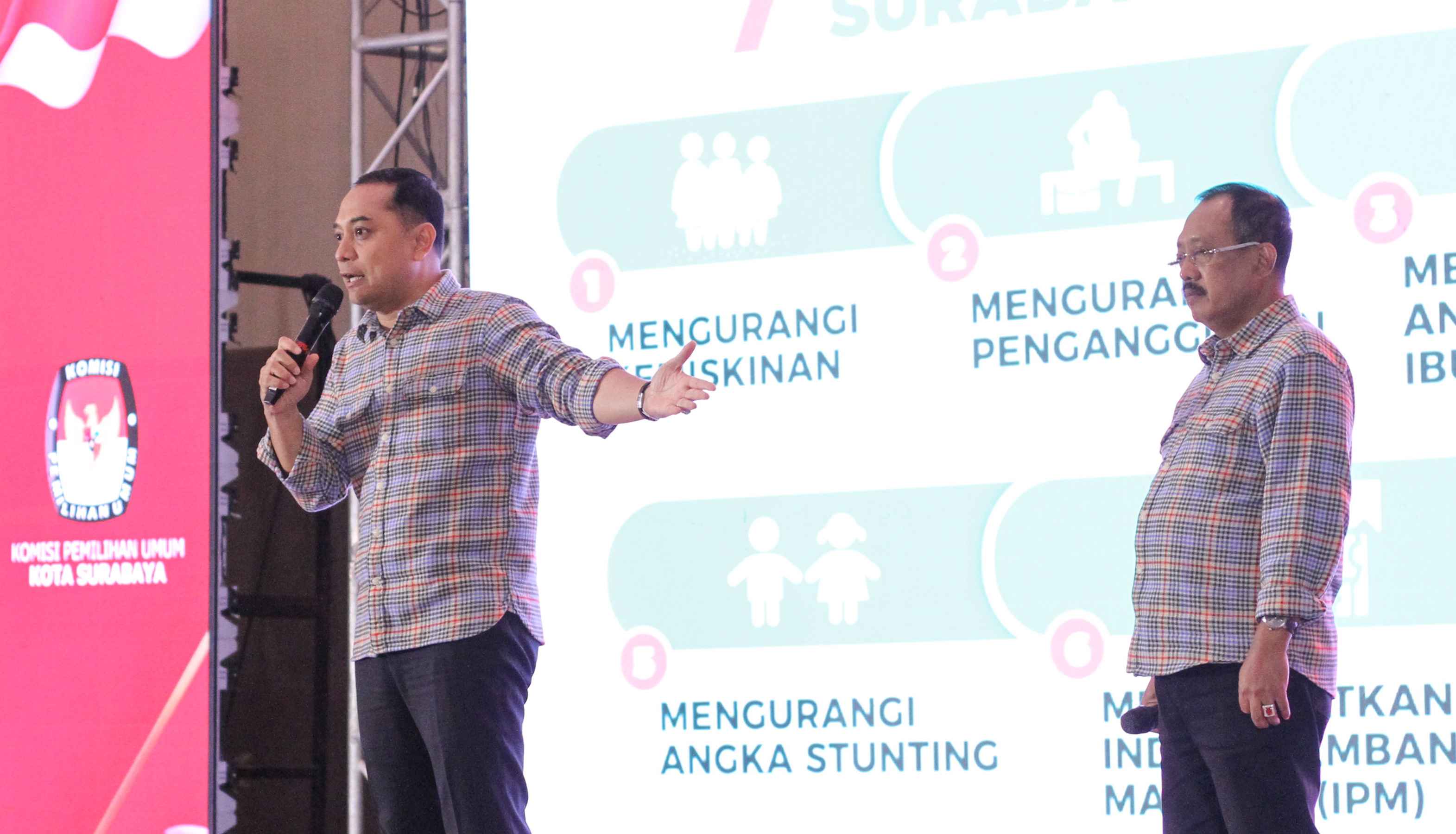 Debat Pilwali Surabaya 2024, Eri-Armuji Pamer Berhasil Berantas Makelar Adminduk