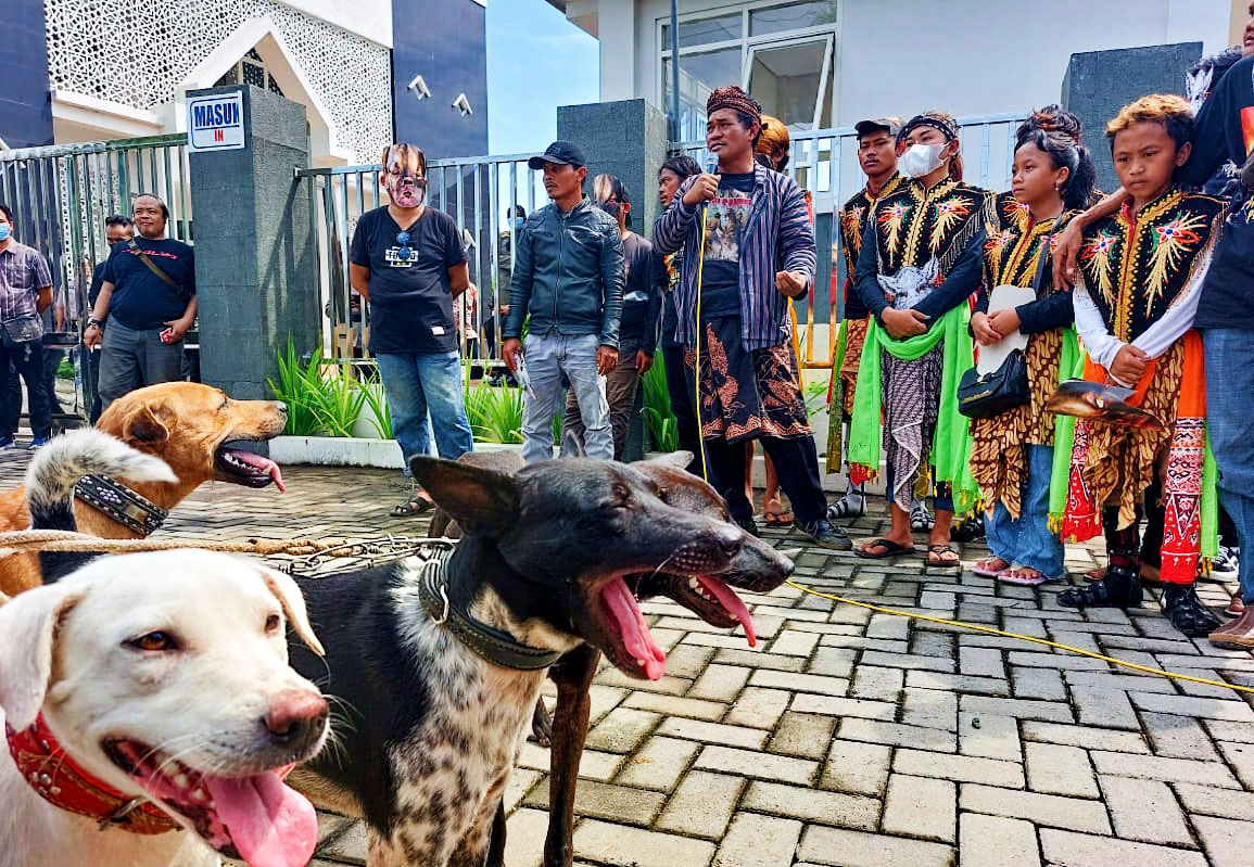 Laskar Patih Sampun Geruduk DPRD Tuntut Kembalikan Moto 'Pemalang Ikhlas'