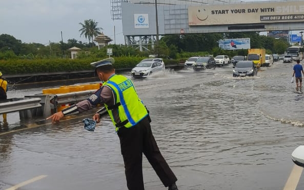 Update Kondisi Banjir Tol Bandara Soetta Terkini, Mobil Sedan Sudah Bisa Melintas? 