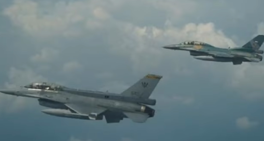 Pesawat Tempur F-16 Singapura Jatuh Usai Lepas Landas di Pangkalan Udara Tengah 