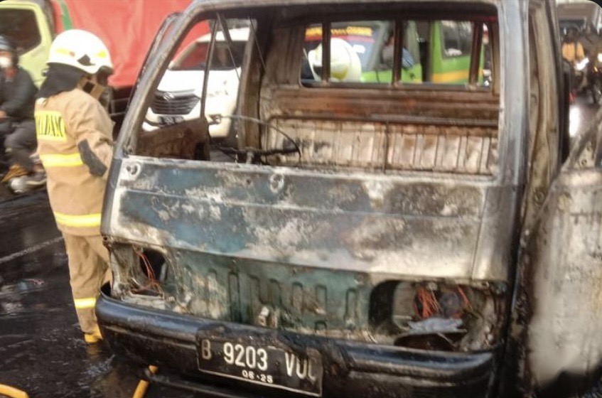 Mobil Pickup Terbakar Diduga Akibat Korsleting Listrik, Kok Bisa? 4 Unit Pemadam Diterjunkan