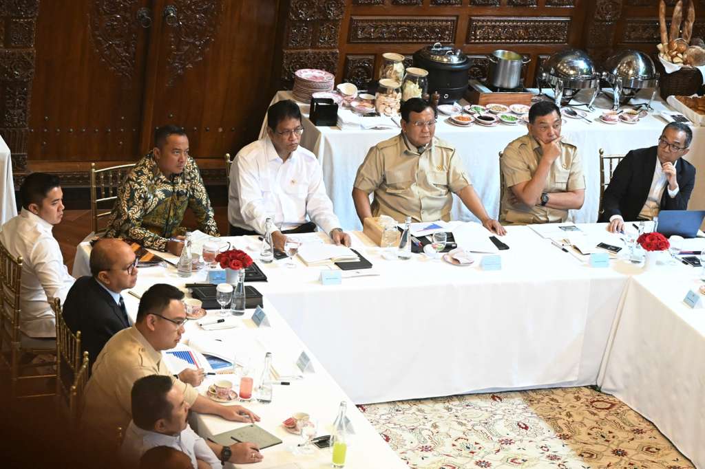 Prabowo Minta Kemendiktisaintek Siapkan 2.000 Profesional Muda, Salah Satunya untuk BUMN