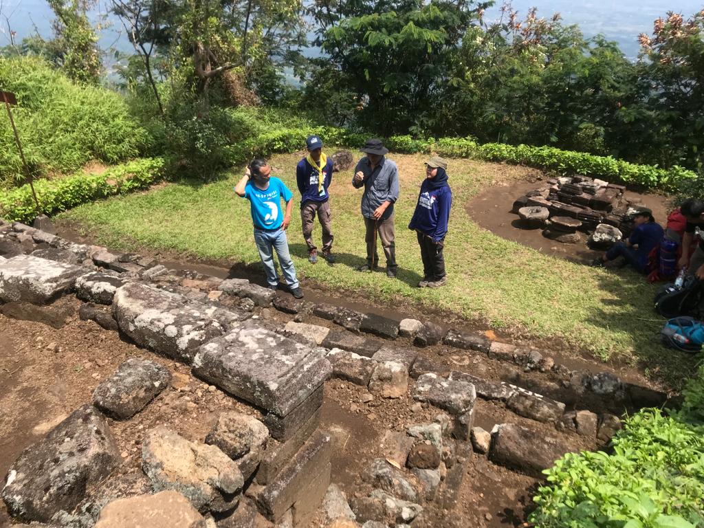Napak Tilas Jalur Kuno Gunung Pawitra, Festival Penanggungan 2022: Pemberhentian Pertama di Candi Naga (2)