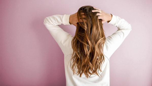 7 Cara Ampuh Atasi Rambut Kering, Bisa Lakukan di Rumah