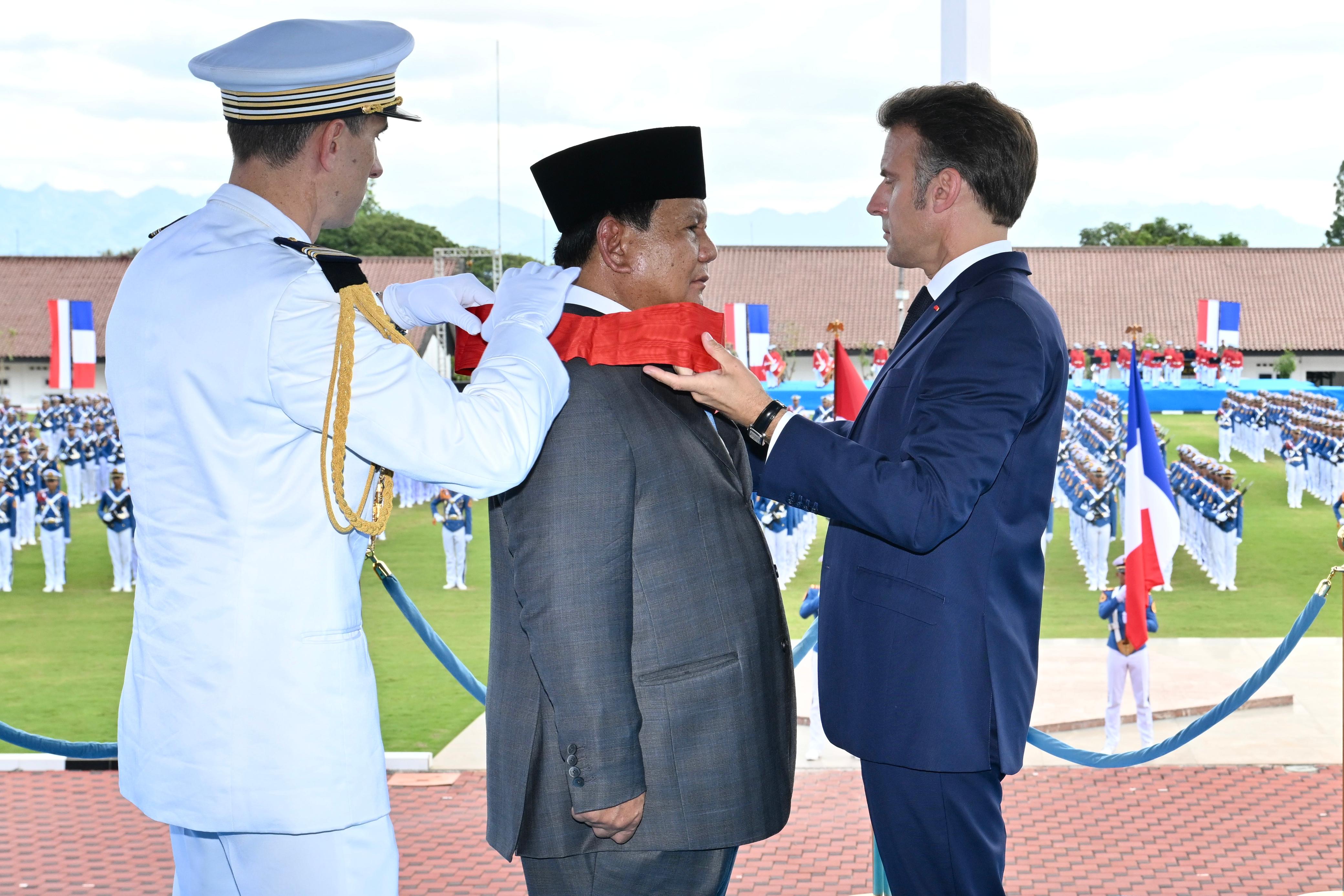 Presiden Macron Anugerahkan Grand Croix de la Légion d’Honneur kepada Prabowo