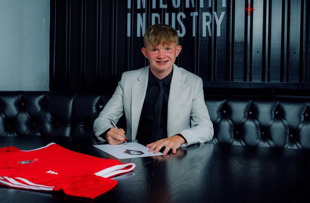Liverpool Amankan Wonderkid Salford City, Kalahkan Arsenal dalam Perebutan Will Wright di Menit Terakhir