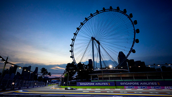 Formula1 Seri 17 Singapura 2022: Lewis Hamilton Tempel Max Verstappen