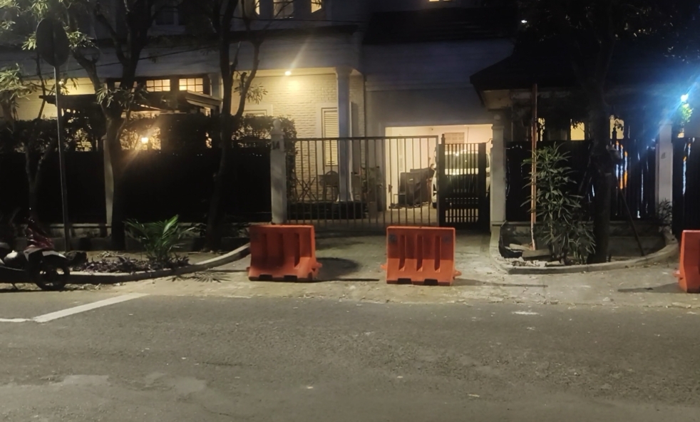 Kata Penjaga Soal Pagar Rumah Pak JK Ditabrak Mobil Berpengemudi Wanita, Mabuk?