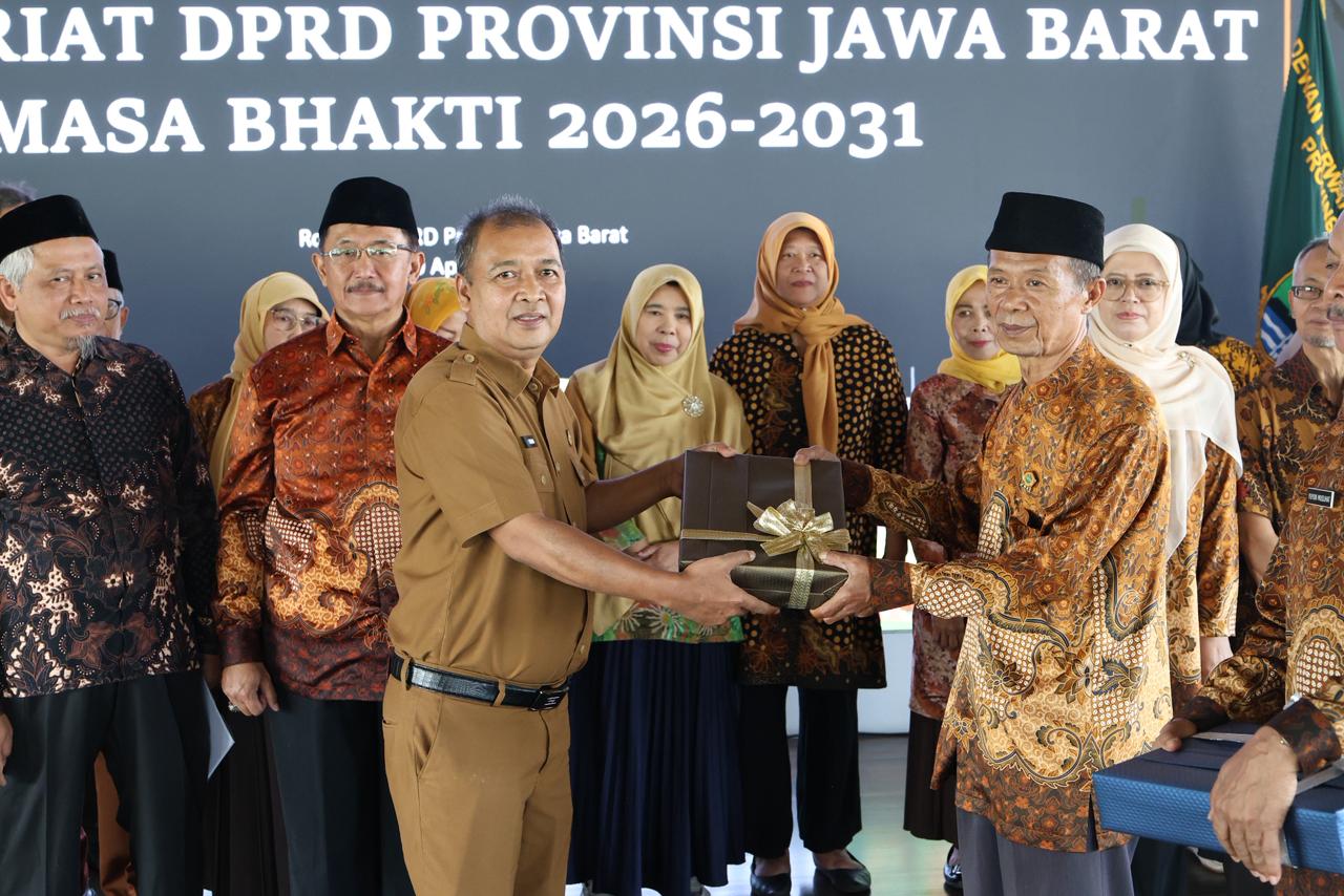 Sekwan DPRD Jabar Kukuhkan Pengurus PWRI Sekretariat DPRD Jawa Barat