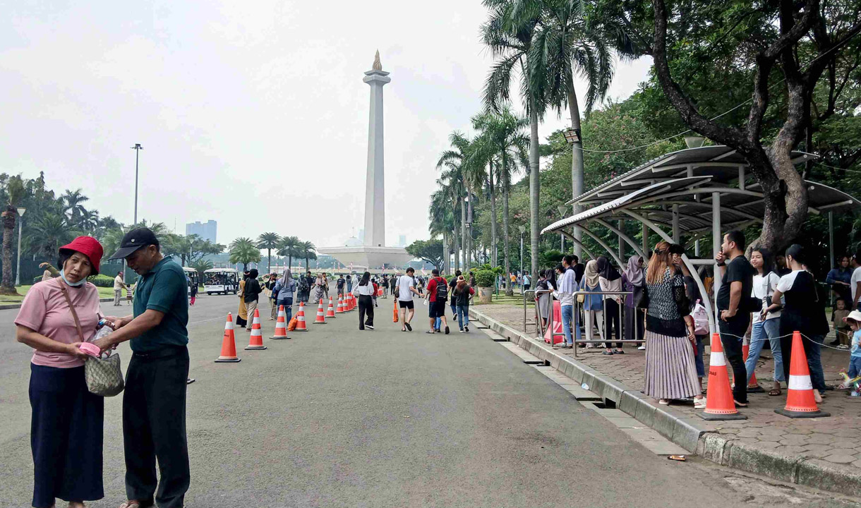 8.159 Orang Nikmati Libur Tahun Baru 2025 di Monas   