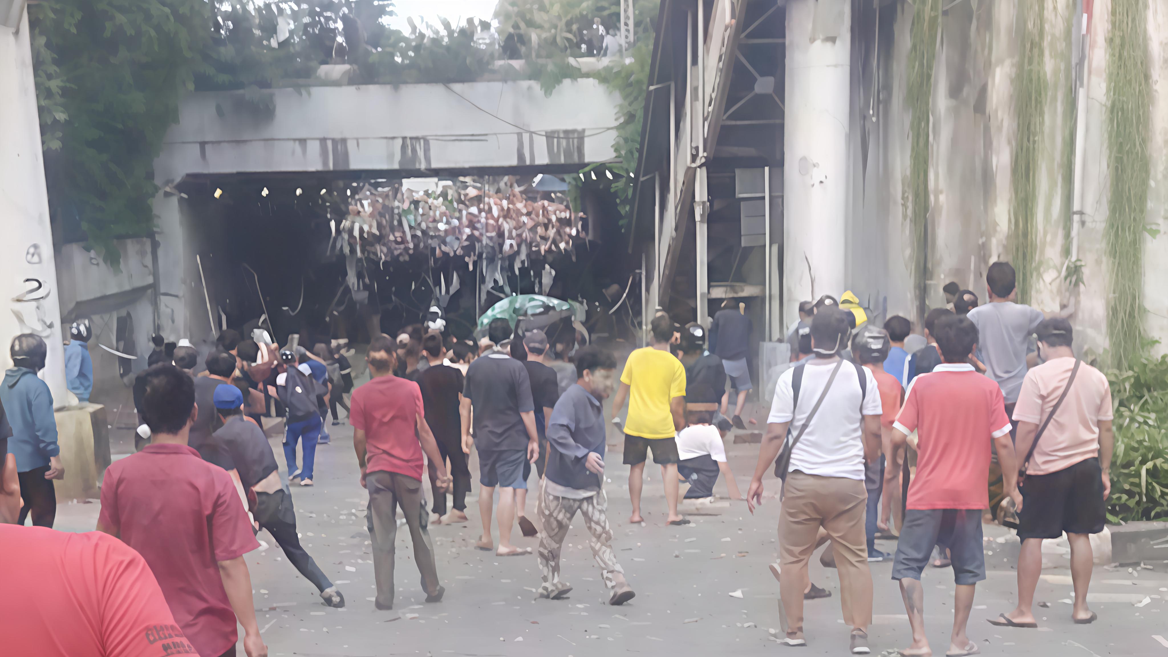 Jeda Tiga Hari, Tawuran Warga 'Leg Kedua' Kembali Pecah di Underpass Manggarai!