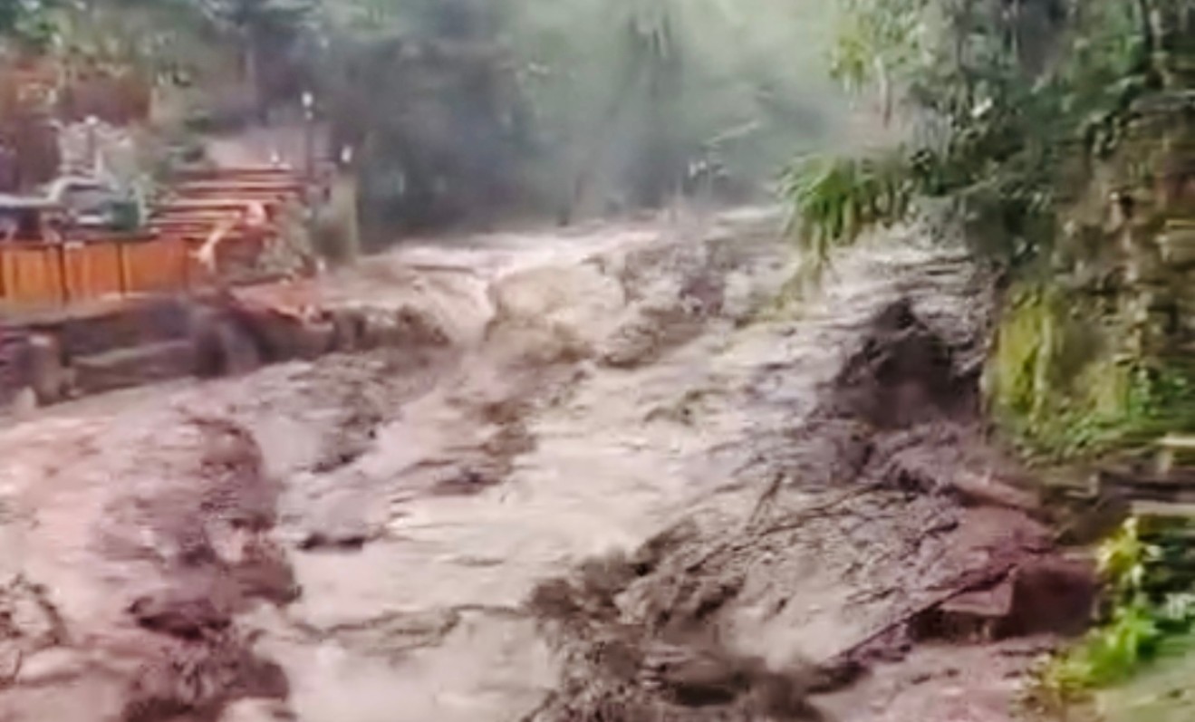 Wisata Pemandian Air Panas Guci Lumpuh Usai Diterjang Banjir Bandang, Ada Korban?