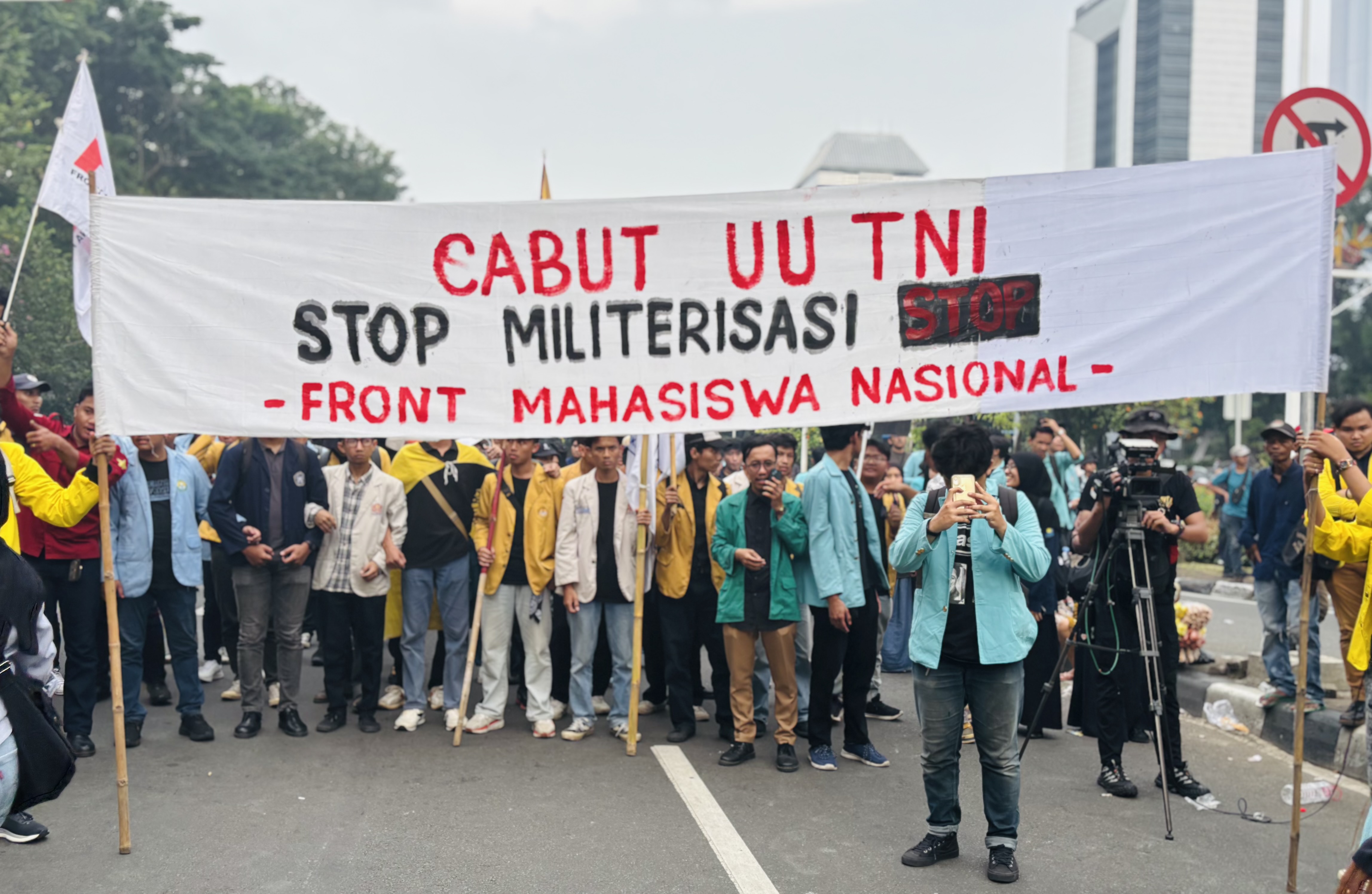 Demo Setahun Pemerintahan Prabowo, Mahasiswa Tuntut Evaluasi Total Program MBG!