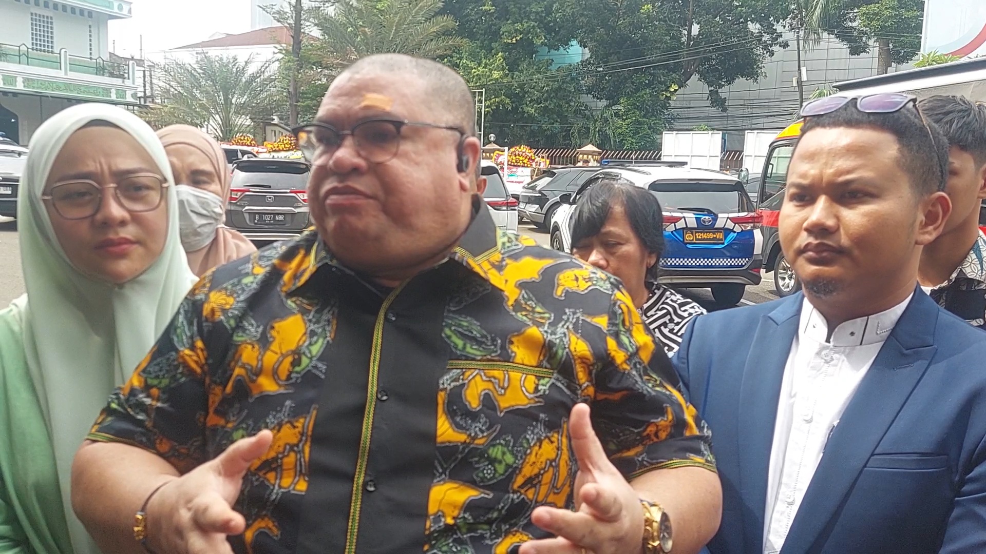 Datangi Polres Metro Jaksel, Razman Nasution Ingin Cabut Laporan Nikita Mirzani Soal Pencemaran Nama Baik