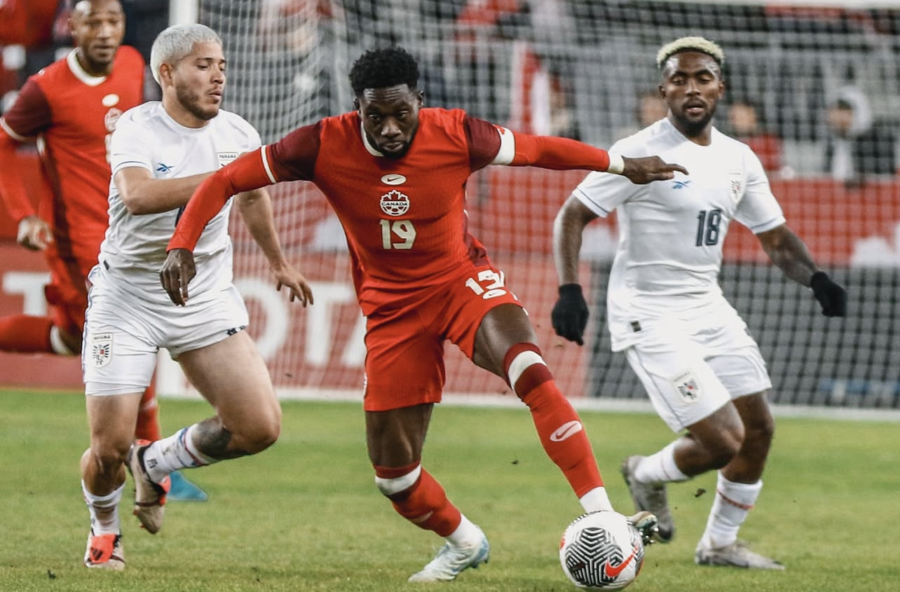 Manchester United Incar Alphonso Davies, Bayern Munich Patok Harga Tinggi