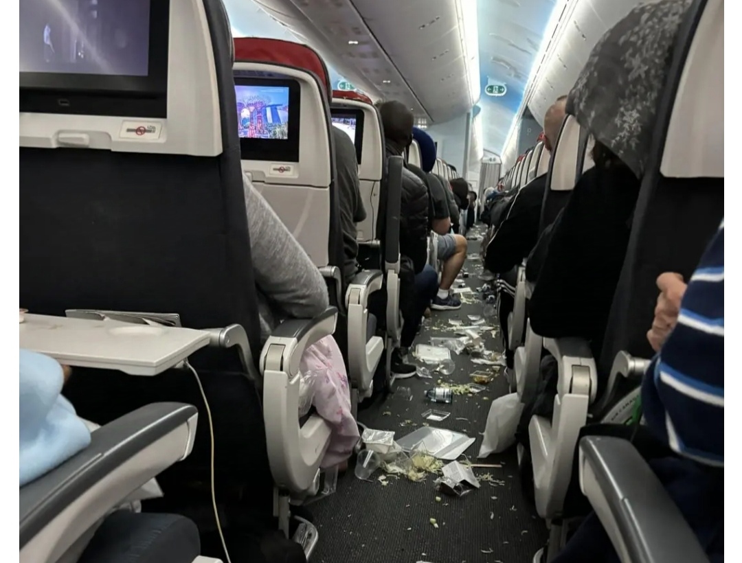 Ngeri! Air Canada Turbulensi Hingga Penumpang Terlempar, Makanan Berceceran