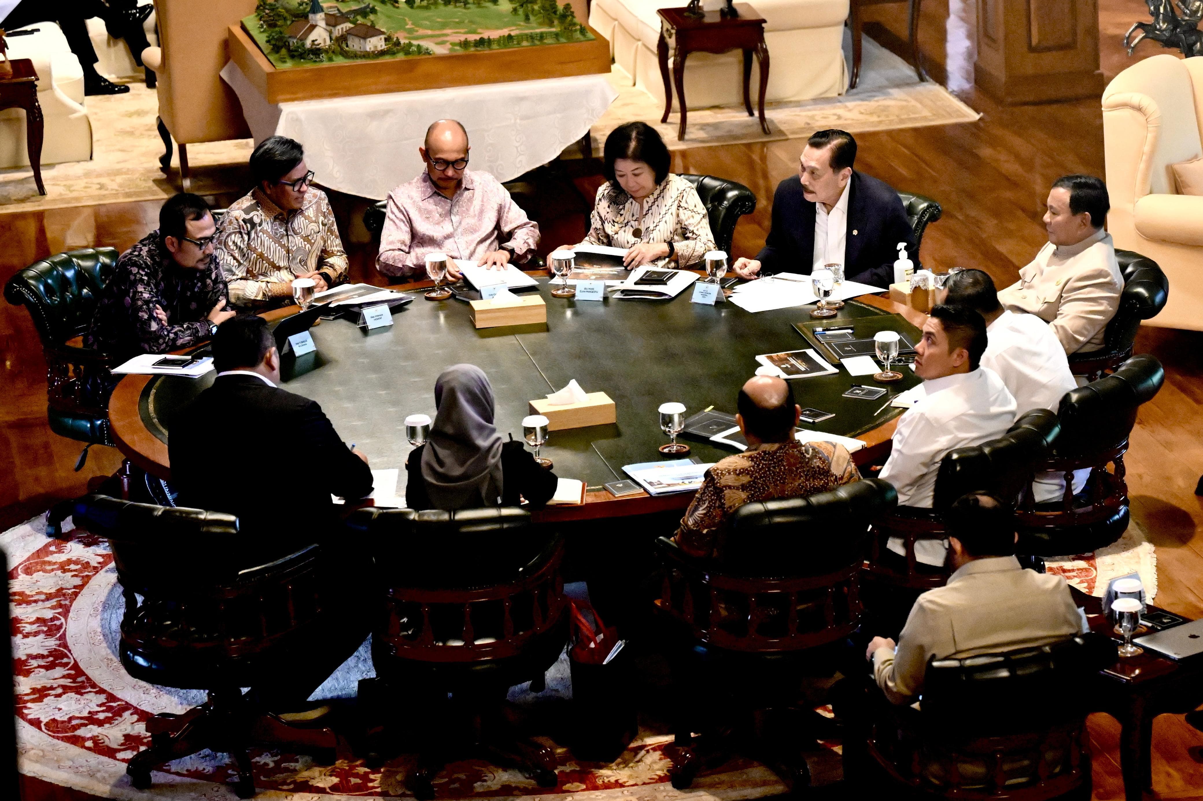 Bertemu Prabowo, Luhut Bahas Penyempurnaan GovTech agar Bansos Lebih Tepat Sasaran