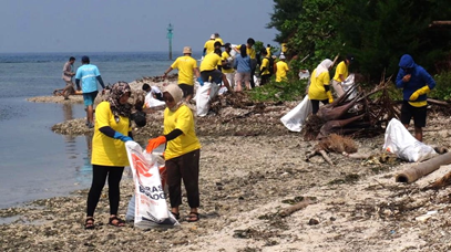 FIFGROUP bersama Masyarakat Bikin Pulau Pramuka Tanpa Sampah