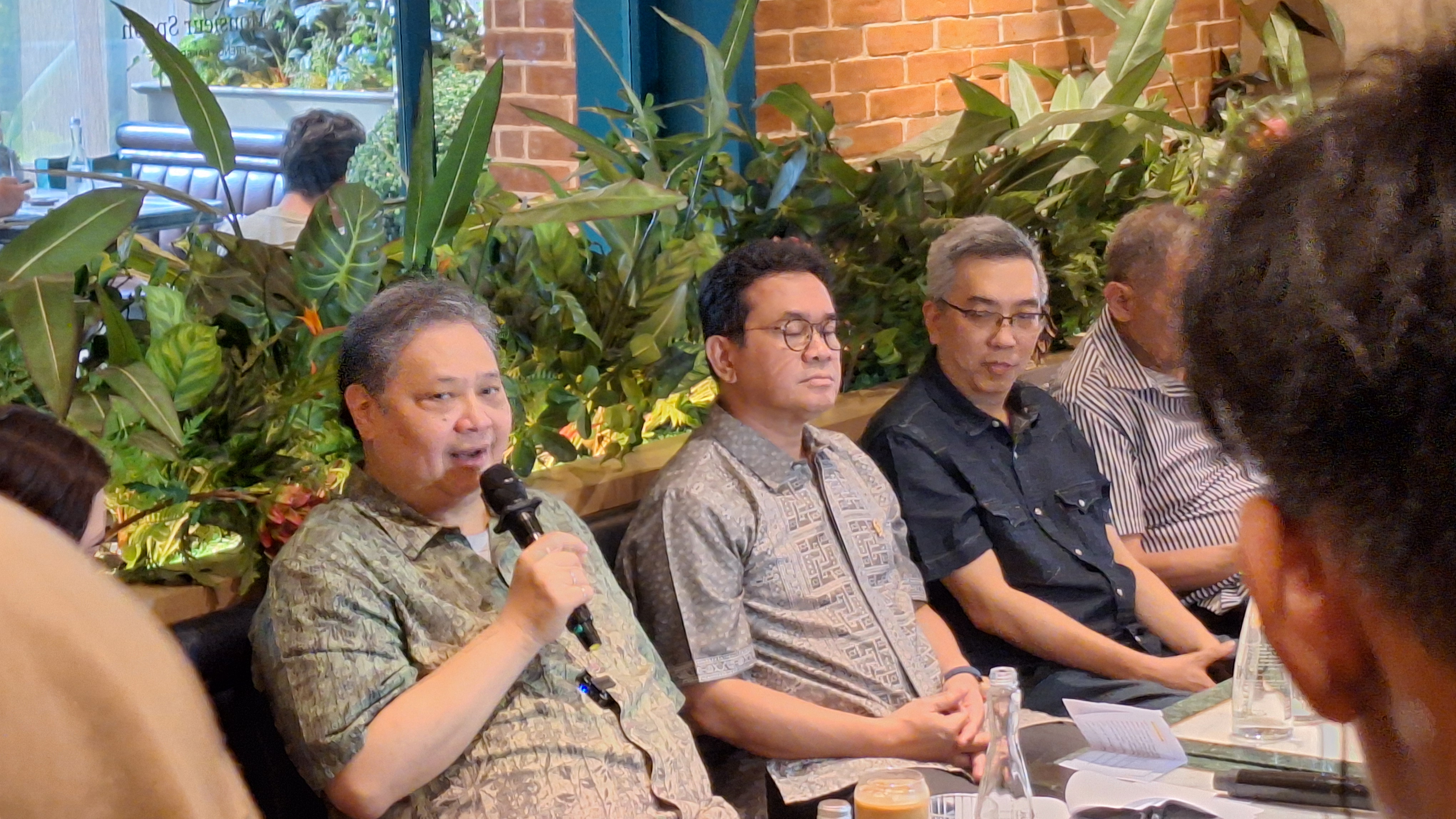 UMP Jakarta Disoal, Airlangga Tegaskan Mengacu PP Nomor 49, Sesuai Kebutuhan Hidup Pekerja